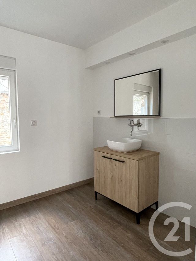 Afficher la photo en grand immeuble à vendre - 75.0 m2 - GUISE - 02 - PICARDIE - Century 21 Agence Du Fort